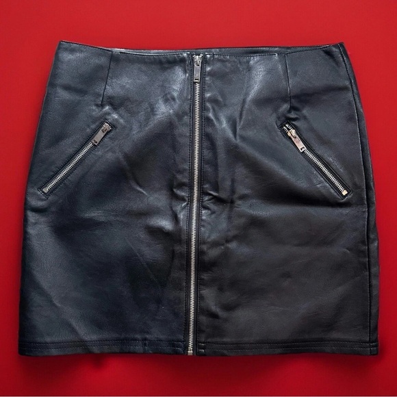 Street Society Skirt Women 9/10 Black Fux Leather Mini Full Front Zip Y2K Rock - Picture 2 of 4